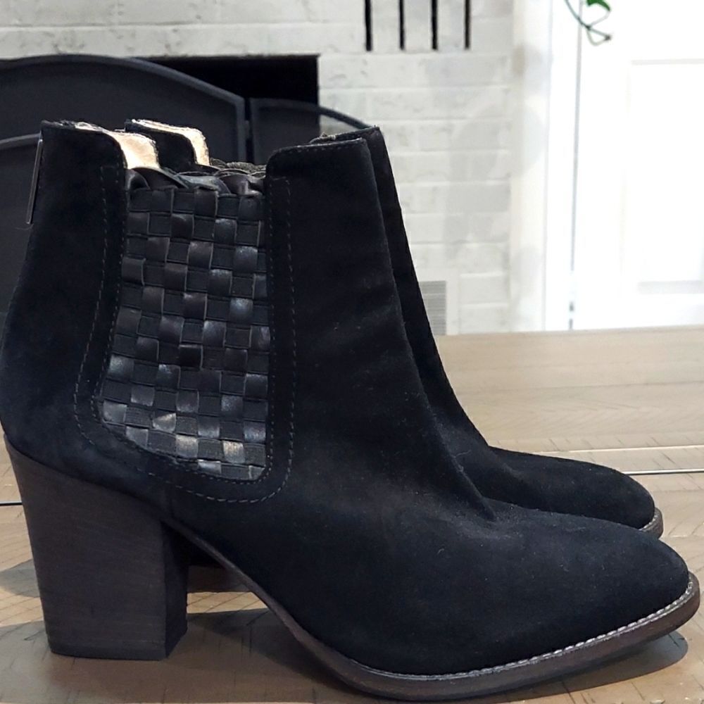 Aquatalia Frannie Black Suede Woven Ankle Booties Sz 10